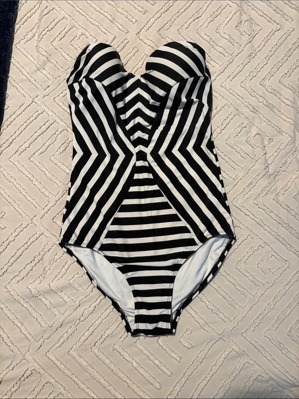 VENUS Black and White Striped One-Piece Swimsuit